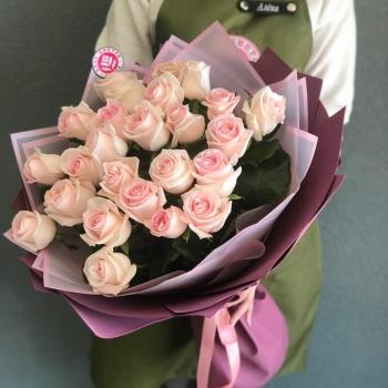 Бело-розовые розы 60 см (Россия) код товара  351882