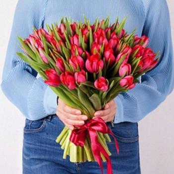 Тюльпаны красные 51 шт (артикул  150683)